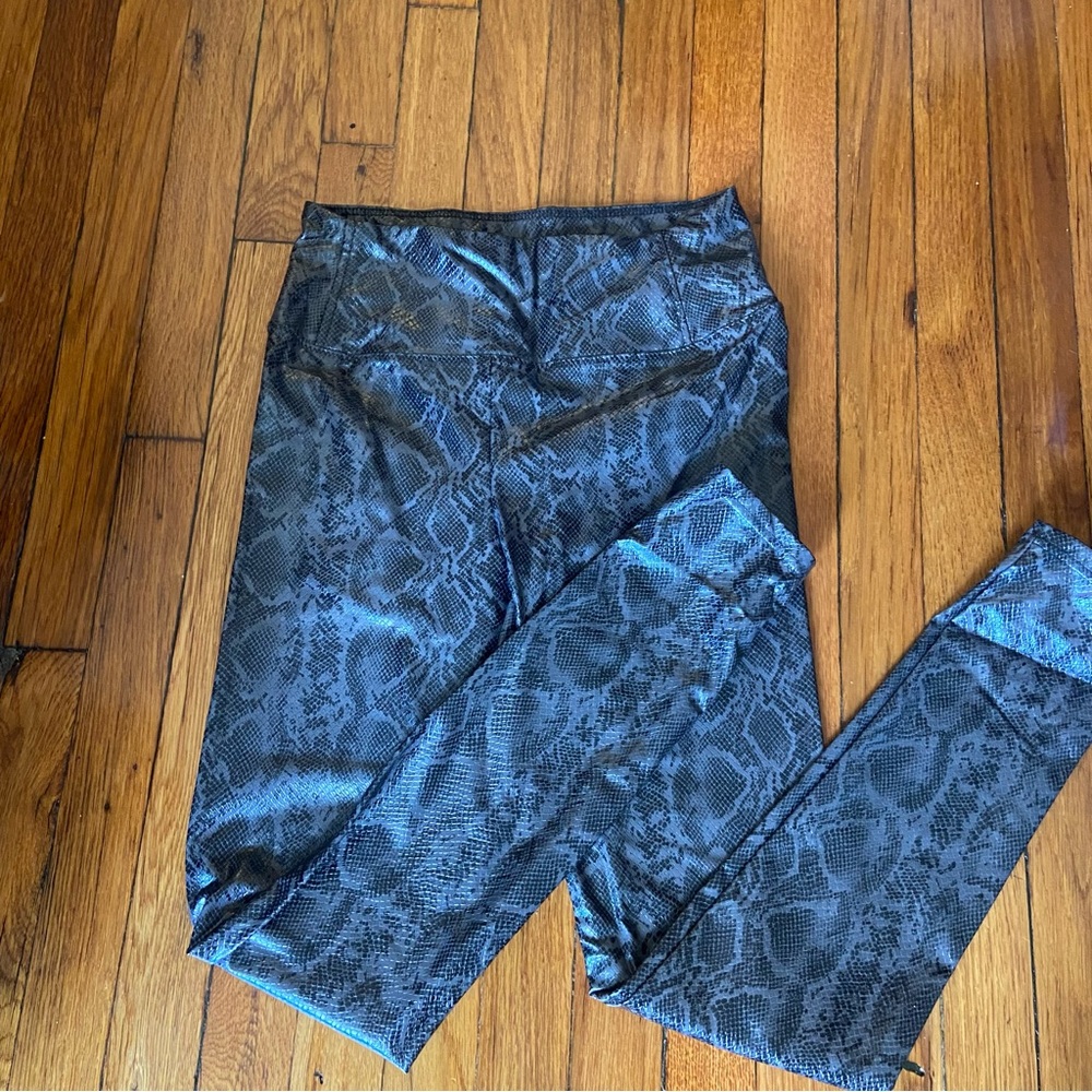 7 Snakeskin Print Leggings